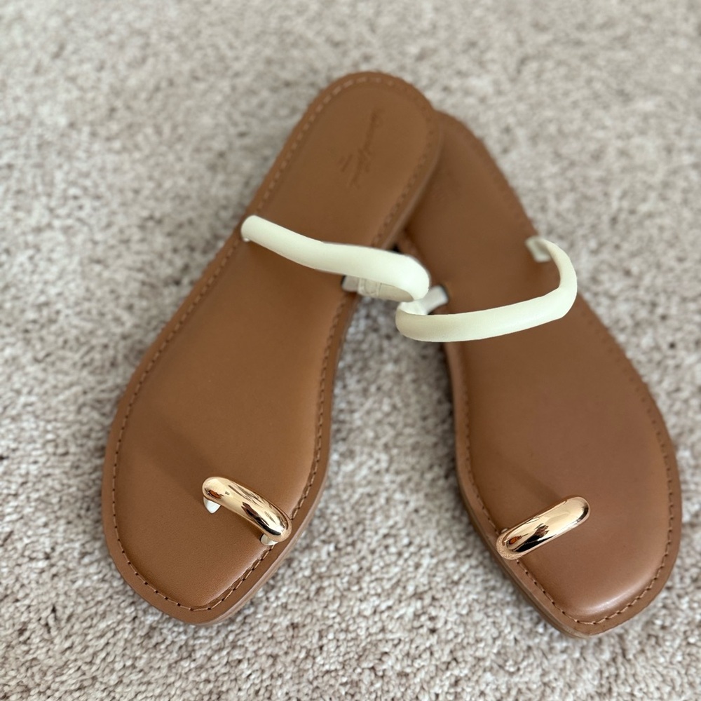 Universal Thread Tan and Cream Sandals